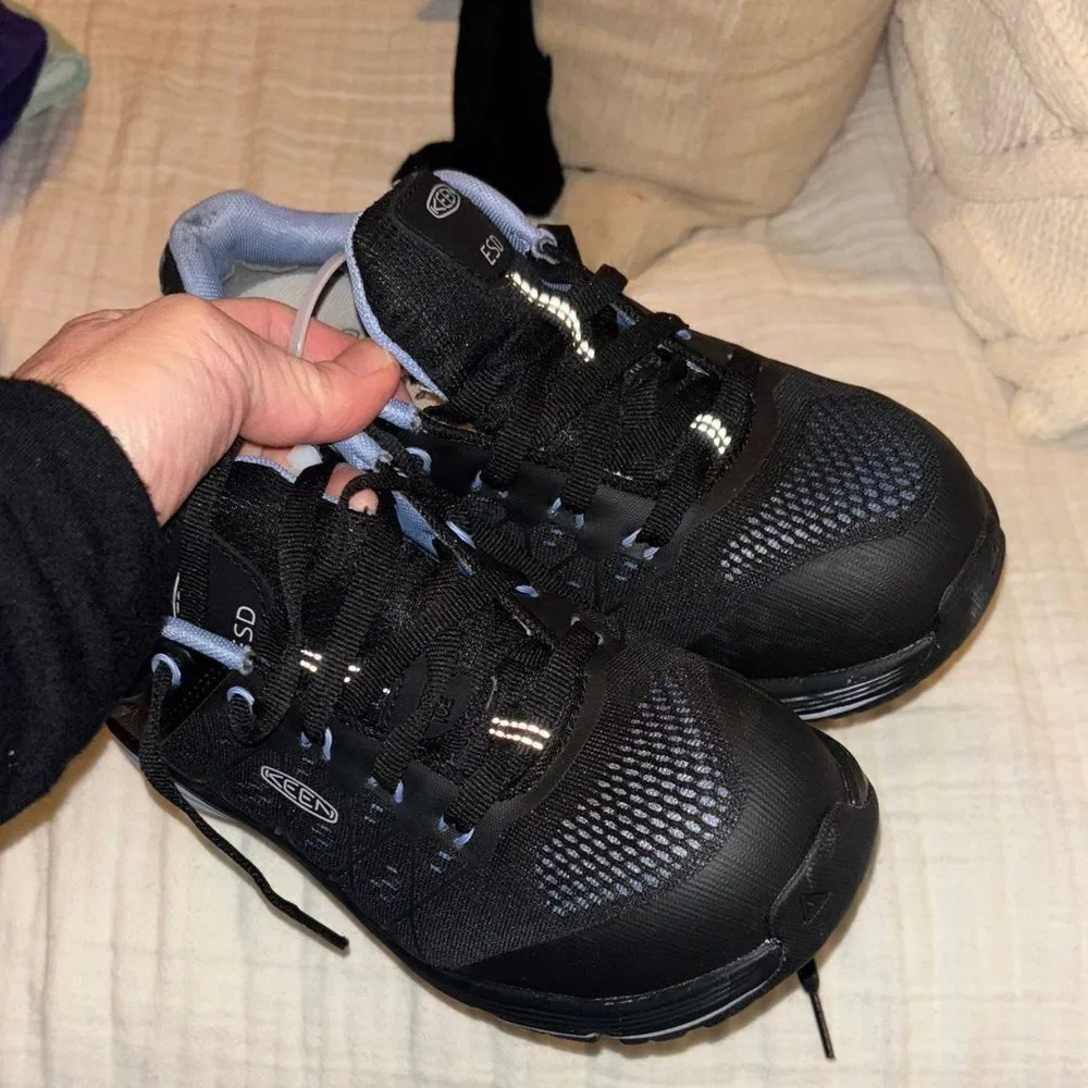 Like 🆕 without tags Keen Black and Blue Utility Sneakers